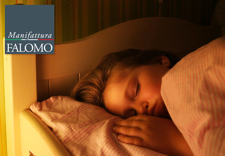 Your Kid Sleeps Yet With the Lights On? Here Is the Key!