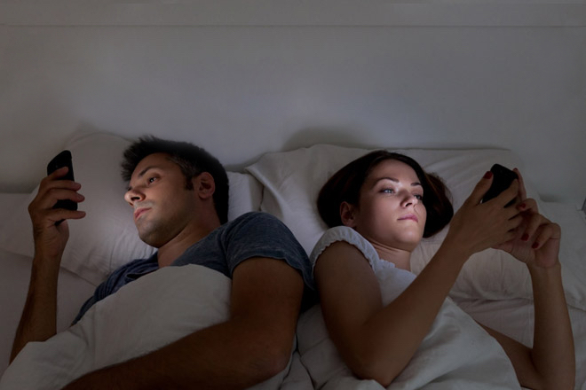 Smartphones: the modern enemies of sleep!