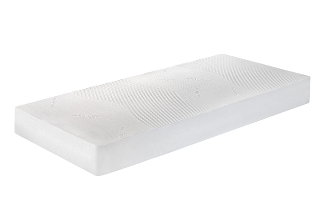 Breathable and hypoallergenic mattress protector
